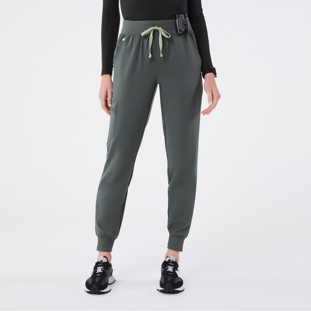 Figs Bonsai  Green Zamora Pants